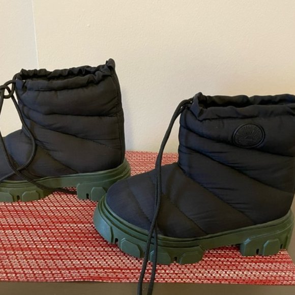 FARM Rio Shoes - Farm Rio Boots Women’s 6.5 Black and Green Puffer Lug Sole NWOB